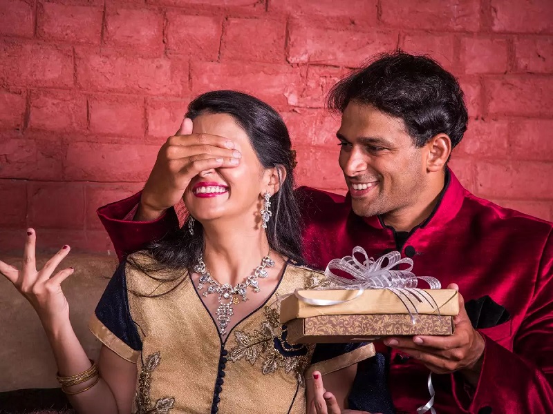 Celebrating Karva Chauth with Amazing Gifts for Wife