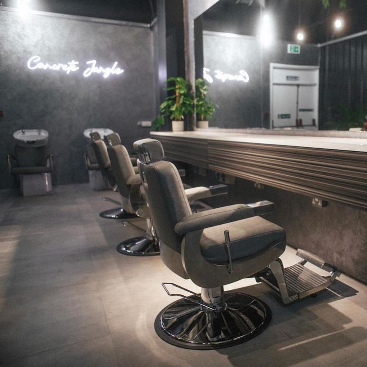 Make a Statement with Your Salon Styling Chair: How to Choose the Right One for Your Business